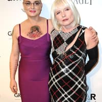 Hier trafen Musiklegenden aufeinander: Sinead O'Connor und Deborah Harry alias "Blondie" sind inzwischen in die Jahre gekommen. Ihre gewöhnungsbedürftigen Outfits taten ihr Übriges ...