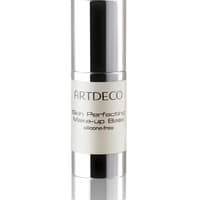 Damit die Haut unter der Foundation ebenmäßig erscheint, eignet es sich eine Make-Up-Base aufzutragen. Dadurch hält die Foundation länger und ist leichter aufzutragen. "Skin Perfecting Make-Up-Base" von Artdeco, ca. 14 Euro