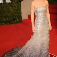 2011: Hilary Swank: âDas Gucci-Kleid erinnert mich an den Abräumer-Film ,Black Swanâ", findet Lena