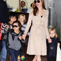 Familie Pitt-Jolie: v.l.n.r. Maddox, Shiloh Nouvel, Pax, Angelina Jolie und´ Vivienne Marcheline