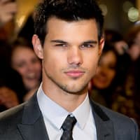 Mit auf dem Roten Teppich: "Twilight"-Werwolf Taylor Lautner