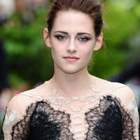 Gestern (14.5.2012) feierte das düstere Kino-Märchen "Snow White and the Huntsman" Weltpremiere im "Empire Leicester Square" in London. Alle Stars - Kristen Stewart, Charlize Theron und Chris Hemsworth waren gekommen