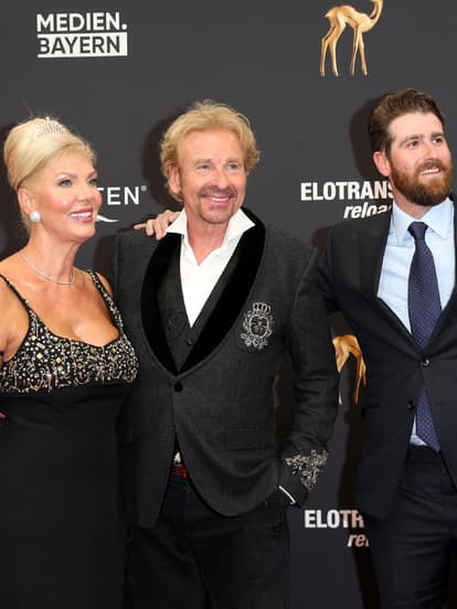 Thomas Gottschalk mit Karina Mross und Sohn Roman Gottschalk beim Bambi 2023