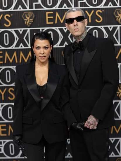 Kourtney Kardashian und Travis Barker bei den Emmys