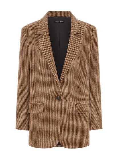 Trendiger Schutz gegen eine leichte Herbstbrise: Blazer, ca. 27 Euro*.