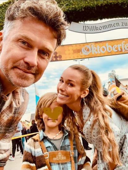 Stars auf dem Münchner Oktoberfest 2024: Wayne und Annemarie Carpendale mit Sohn Mads