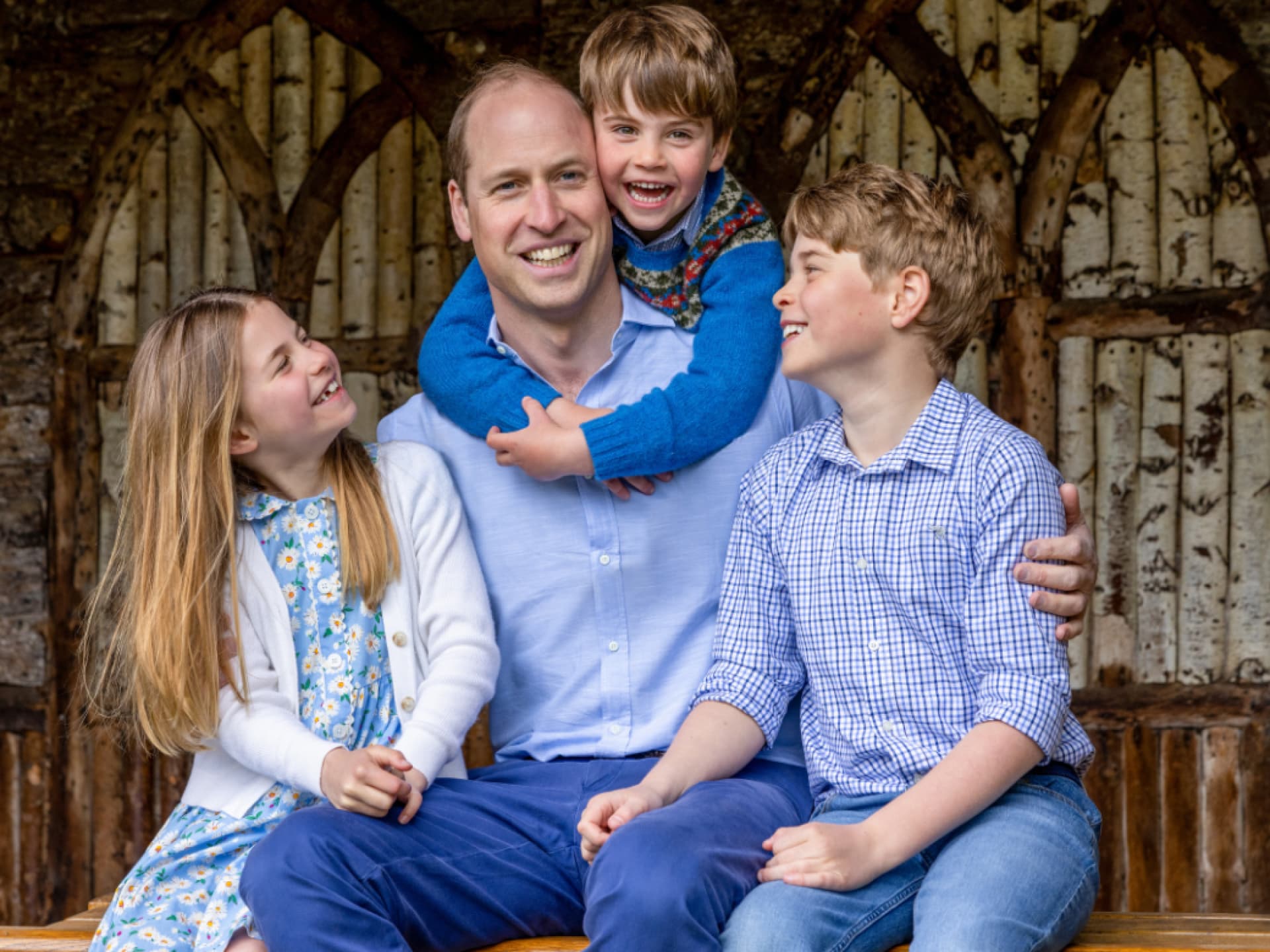 Royales Vatertagsbild 2023: Prinz William mit seinen Kindern Charlotte, Louis und George