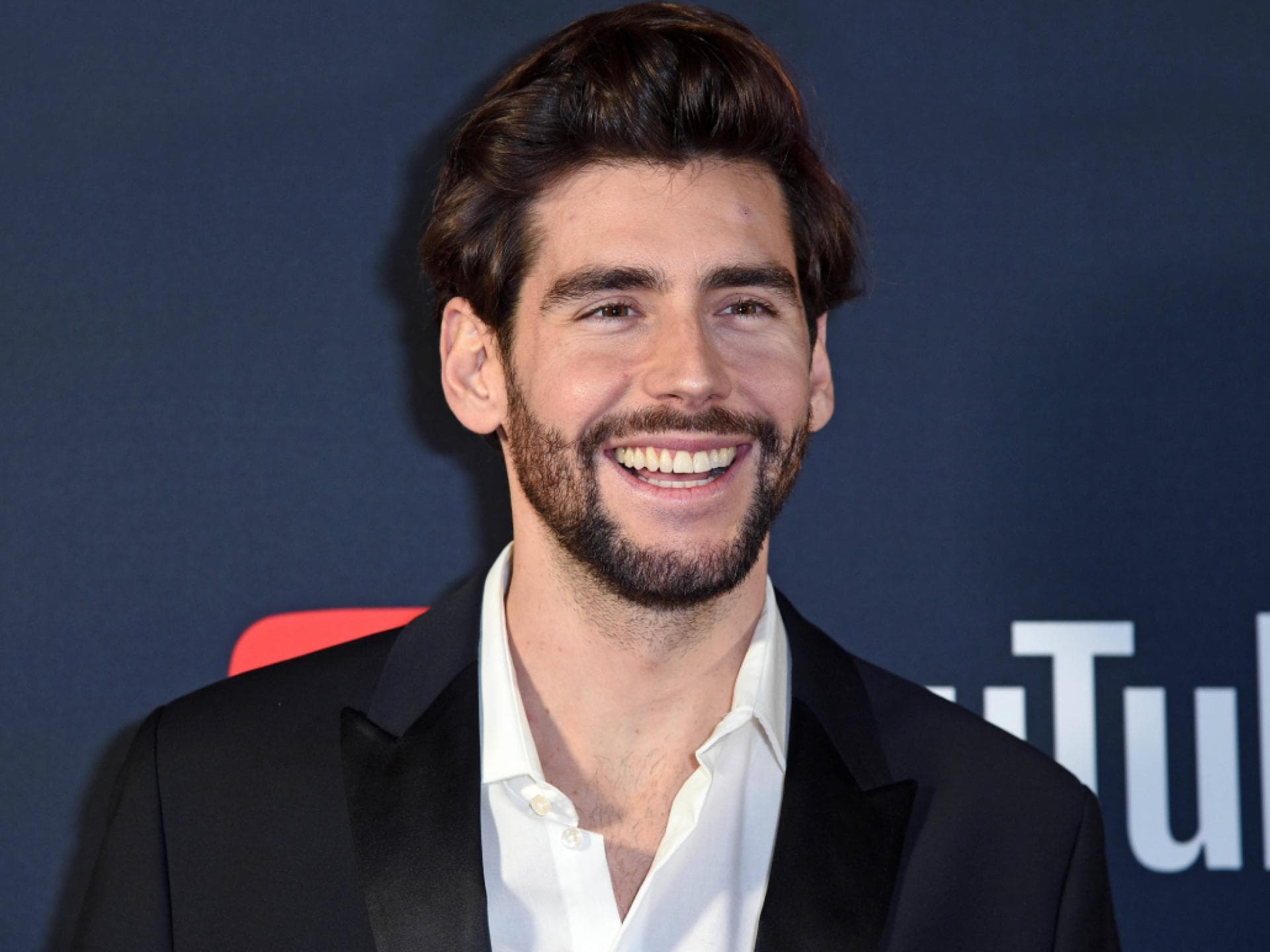 Alvaro Soler lacht