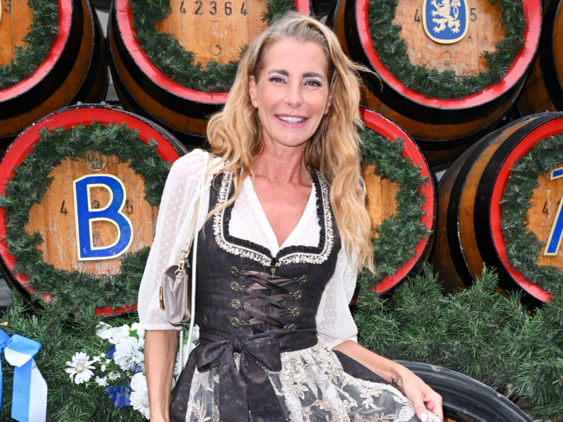 Giulia Siegel strahlt