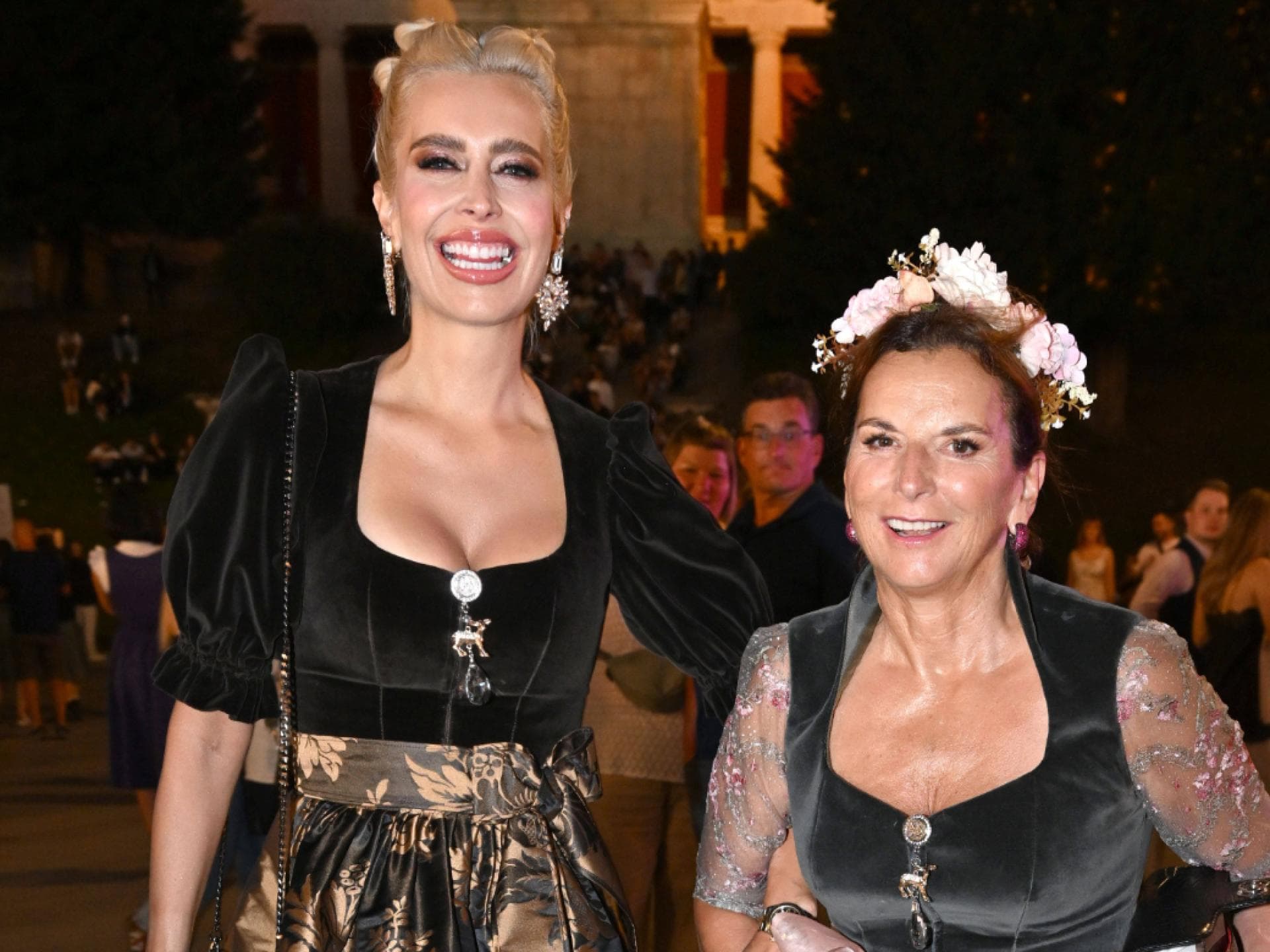 Verena Kerth, Claudia Obert