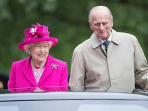 Queen Elizabeth II. fröhlich mit Prinz Philip