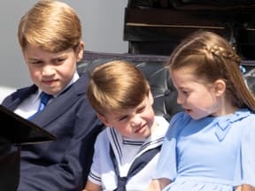 Prinz George, Prinz Louis und Prinzessin Charlotte in einer Kutsche beim 70. Thronjubiläum der Queen