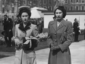 Queen Elizabeth mit Schwester Prinzessin Margaret