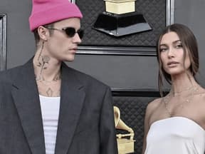 Justin und Hailey Bieber ernst