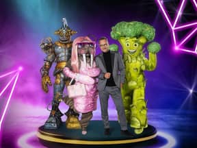 Moderator Matthias Opdenhoevel und The Masked Singer Kandidaten