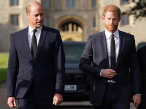 Prinz Harry und Prinz William zeigen sich trauernden Royal-Gästen in Windsor nach dem Tod von Königin Elizabeth II-