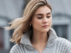 Stefanie Giesinger guckt traurig nach unten