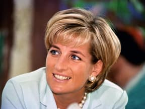 Lady Di lächelt