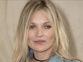 Kate Moss sieht müde und betrunken aus.