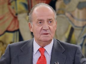 Spaniens Ex-König Juan Carlos guckt streng