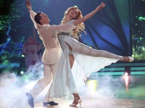 Anna Ermakova und Valentin Lusin tanzen im "Let's Dance" Finale.