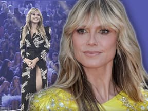 Heidi Klum ernst - im Hintergrund beim GNTM-Finale