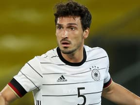 Mats Hummels im DFB-Trikot auf dem Fußballfeld