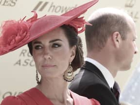 Prinzessin Kate guckt in Ascot ernst zur Seite