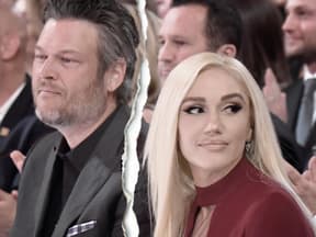 Gwen Stefani und Blake Shelton schauen weg, ein Riss ist zwischen ihnen zu sehen