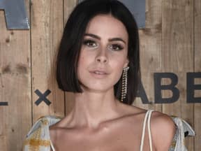 Lena Meyer-Landrut schaut direkt in die Kamera