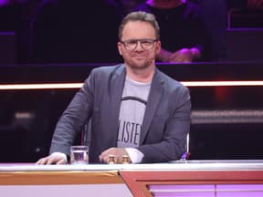 Ralf Schmitz mit Brille bei "The Masked Singer"