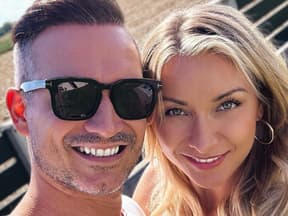 Anna-Carina Woitschack und Daniel Selfie