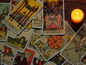 Tarot Karten mit Kerze