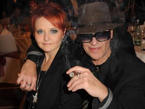 Udo Lindenberg und Tine Acke lächeln in die Kamera