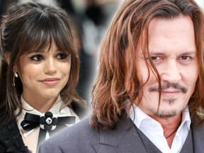  Jenna Ortega und Johnny Depp lächeln leicht