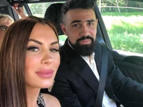 Anna-Maria Ferchichi und Bushido machen ein Selfie im Auto