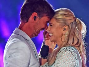 Florian Silbereisen und Beatrice Egli lachen beim "Schlagerboom"