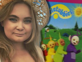 Jessica Smith lächelt mit Sonnenhut auf dem Kopf, im Hintergrund ein Bild der Teletubbies