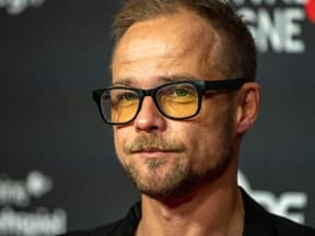 Krimi-Schauspieler Matthias Koeberlin mit Brille