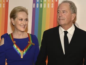 Meryl Streep und Don Gummer Hand in Hand.