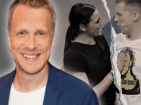 Oliver Pocher strahlt, Oli und Amira schauen sich an