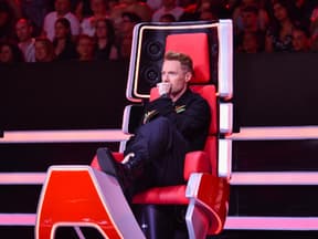 Ronan Keating sitzt angespannt im "The Voice"-Sessel