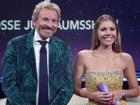 Thomas Gottschalk und Victoria Swarovski moderieren die "Disney100"-Jubiläumsshow