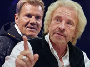 Dieter Bohlen sieht sauer aus, Thomas Gottschalk erhebt warnend den Zeigefinger