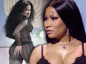 Nicki Minaj sieht erschrocken aus, im Hintergrund ein Bild von ihr mit ihrem XXL-Po