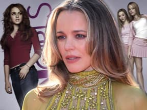 Rachel McAdams sieht angespannt aus, im Hintergrund ist ein verwischtes "Mean Girls"-Poster