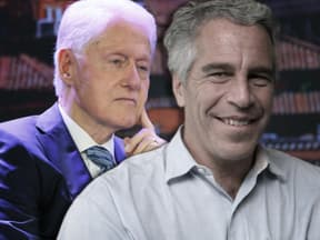 Bill Clinton stützt Gesicht auf Finger und Jeffrey Epstein grinst