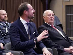 Kronprinz Haakon und König Harald bei einem Pressetermin. 