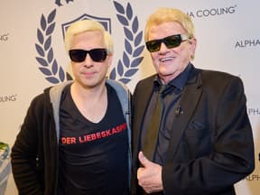 Oliver Pocher als Heino verkleidet und Heino stehen nebeneinander