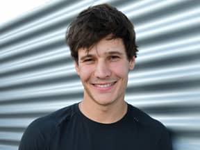 Wincent Weiss lächelt